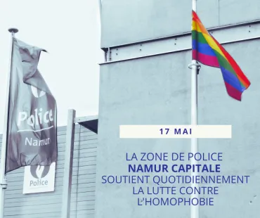 Drapeau LGBT devant commissariat